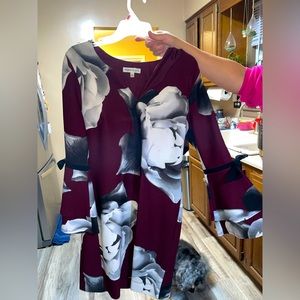 Women’s floral dress , color maroon